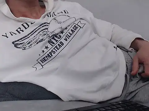 Snapshot of MikeyMaXXX chatting on March 1, 12:34 am MikeyMaXXX online show from March 1, 12:34 am