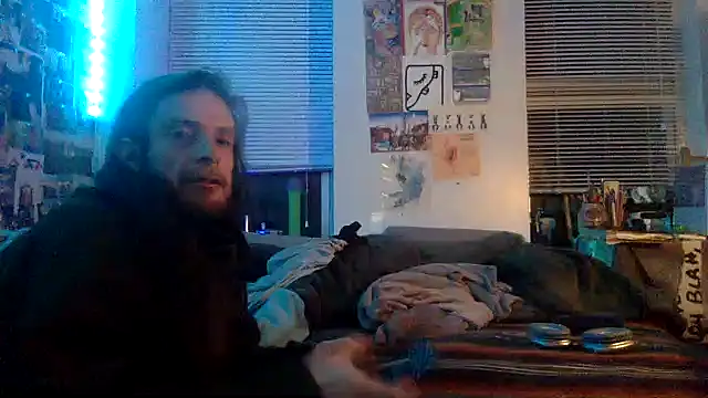 Snapshot of DownstairsSky chatting on December 22, 5:56 am DownstairsSky online show from December 22, 5:56 am