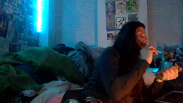 Snapshot of DownstairsSky chatting on December 24, 3:27 am DownstairsSky online show from December 24, 3:27 am