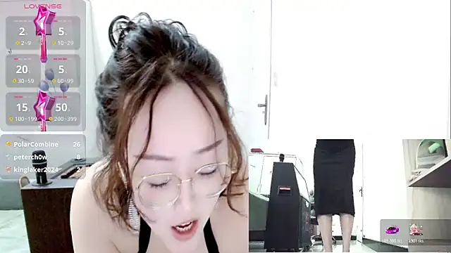 Snapshot of -orange_ chatting on March 18, 5:52 am -orange online show from March 18, 5:52 am