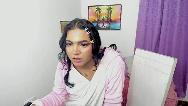 Snapshot of Andrys_ chatting on October 17, 9:01 am Andrys online show from October 17, 9:01 am