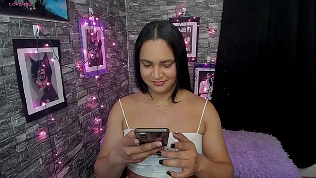 Snapshot of Andrys_ chatting on November 19, 11:38 pm Andrys online show from November 19, 11:38 pm