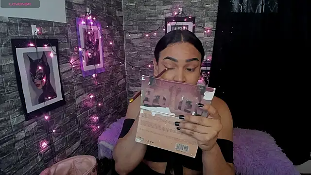 Snapshot of Andrys_ chatting on November 20, 9:47 pm Andrys online show from November 20, 9:47 pm