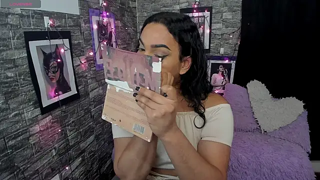 Snapshot of Andrys_ chatting on November 24, 10:53 pm Andrys online show from November 24, 10:53 pm