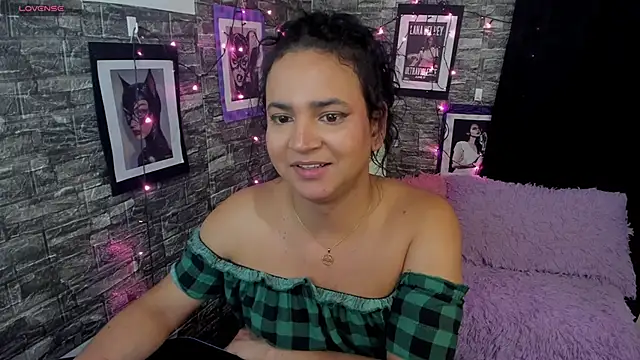 Snapshot of Andrys_ chatting on December 4, 2:54 am Andrys online show from December 4, 2:54 am