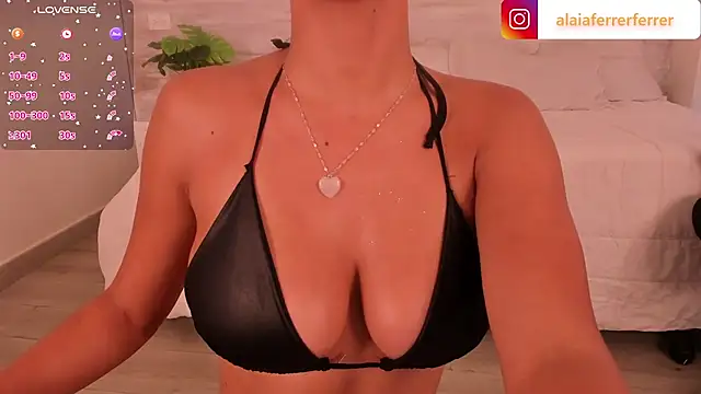 Alaia Ferrer  online show from February 3, 8:03 pm