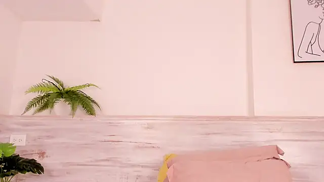 Alaia Ferrer  online show from February 9, 11:36 pm