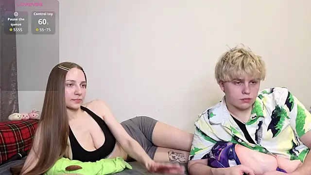 Emily and Ilumi online show from March 25, 11:44 pm