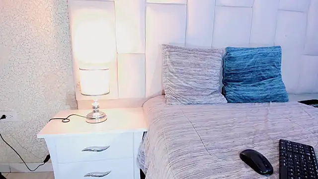 Snapshot of andrea_alvarz chatting on December 16, 4:50 am andrea alvarz online show from December 16, 4:50 am