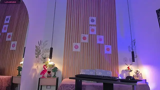 PawgGirl18 online show from December 8, 2:52 pm