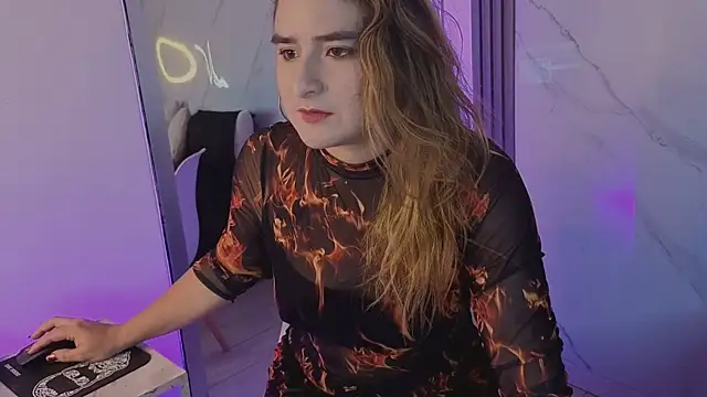 Snapshot of CandyQueenGold chatting on February 7, 7:06 pm CandyQueenGold online show from February 7, 7:06 pm