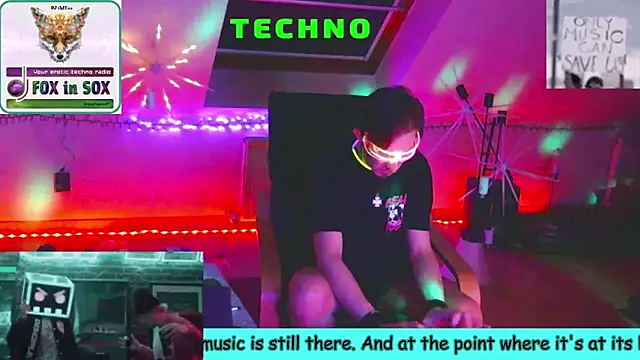 Snapshot of RevilO1180 chatting on February 25, 8:07 pm RevilO1180 online show from February 25, 8:07 pm