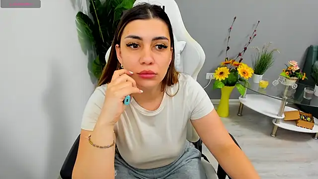 EveEvian online show from May 13, 5:32 pm