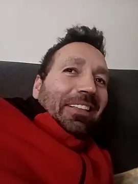 Snapshot of florin421 chatting on February 18, 6:37 pm florin421 online show from February 18, 6:37 pm