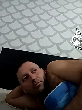 Snapshot of florin421 chatting on February 22, 6:57 am florin421 online show from February 22, 6:57 am