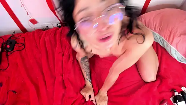 Cloe Leee online show from February 7, 10:50 am