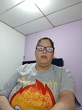 Snapshot of EllisW8 chatting on June 11, 8:56 am EllisW8 online show from June 11, 8:56 am