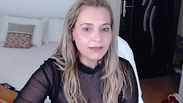 Snapshot of evamaria2024 chatting on July 13, 9:34 am evamaria2024 online show from July 13, 9:34 am