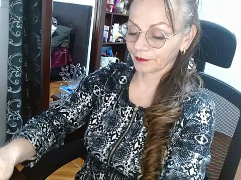 Snapshot of asleycavta chatting on November 11, 1:05 am asleycavta online show from November 11, 1:05 am