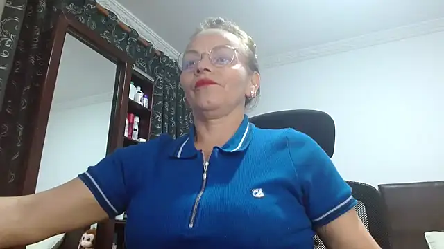 Snapshot of asleycavta chatting on December 18, 2:50 am asleycavta online show from December 18, 2:50 am