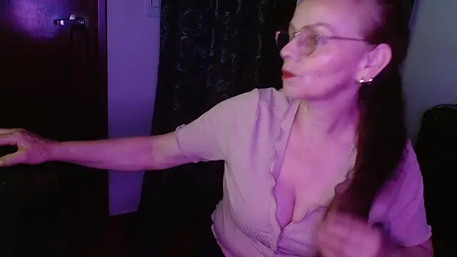 Snapshot of asleycavta chatting on April 23, 11:29 pm asleycavta online show from April 23, 11:29 pm