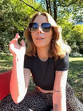 Snapshot of Mia_Railey chatting on October 28, 10:30 am Mia Railey online show from October 28, 10:30 am