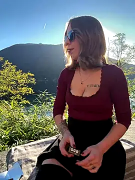 Snapshot of Mia_Railey chatting on November 5, 2:28 pm Mia Railey online show from November 5, 2:28 pm