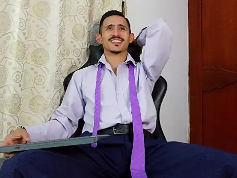 HomeAloneK online show from April 28, 7:41 pm