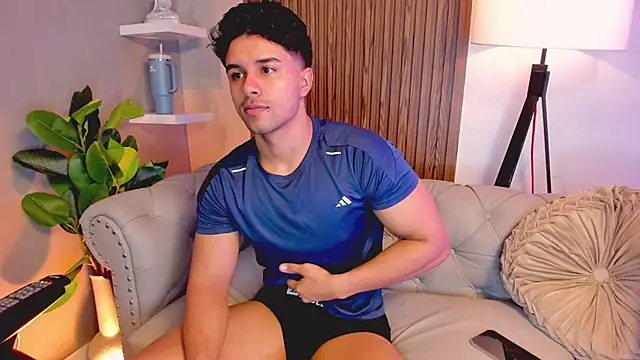 liam collins21 online show from December 3, 12:03 pm