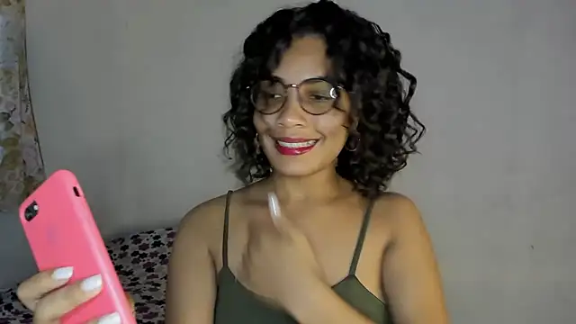 Snapshot of Jade_Dorthini chatting on February 22, 10:20 pm Jade Dorthini online show from February 22, 10:20 pm