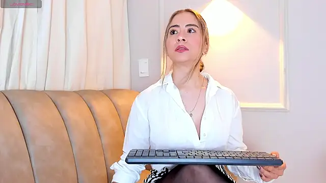 Lia walton online show from November 29, 12:19 pm