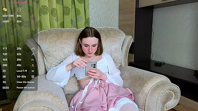 Snapshot of Cowell_Adelina chatting on June 20, 1:58 pm Cowell Adelina online show from June 20, 1:58 pm