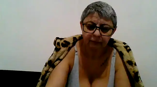 roseblak42 online show from March 1, 7:37 pm