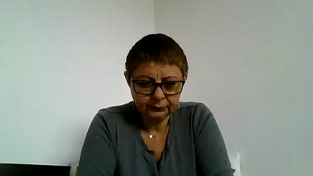 roseblak42 online show from October 3, 8:33 am