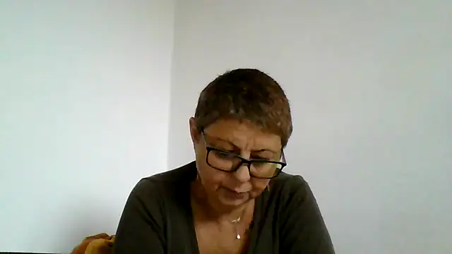roseblak42 online show from October 6, 1:52 pm