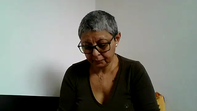 roseblak42 online show from December 16, 9:36 am