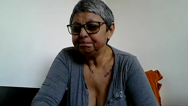 roseblak42 online show from January 19, 9:02 am