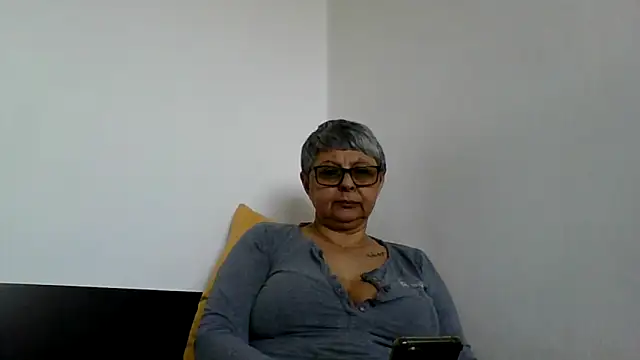 roseblak42 online show from March 17, 10:07 am