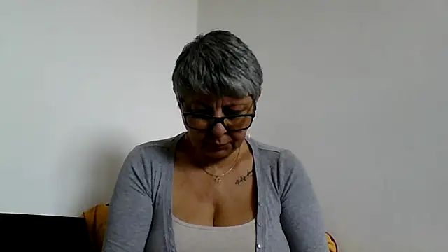 roseblak42 online show from March 24, 9:47 am