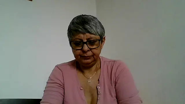 roseblak42 online show from March 30, 11:11 am