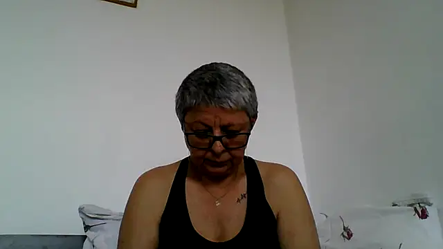 roseblak42 online show from May 25, 8:42 am