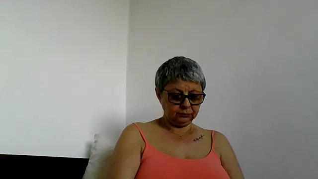 roseblak42 online show from June 9, 1:01 pm
