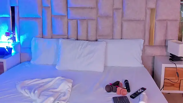 Miss Abigail  online show from December 5, 1:52 pm