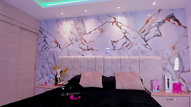 Snapshot of kiana_cream chatting on November 8, 11:32 am kiana cream online show from November 8, 11:32 am