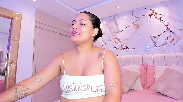 kiana cream online show from December 1, 2:55 pm