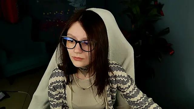 VeliraBraitberg online show from March 18, 1:03 pm