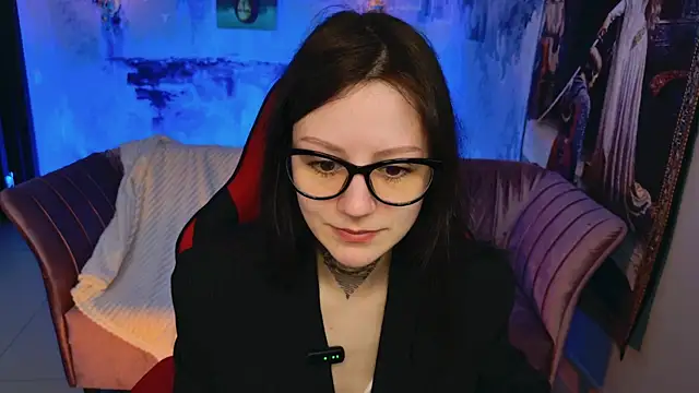 VeliraBraitberg online show from April 19, 12:04 pm