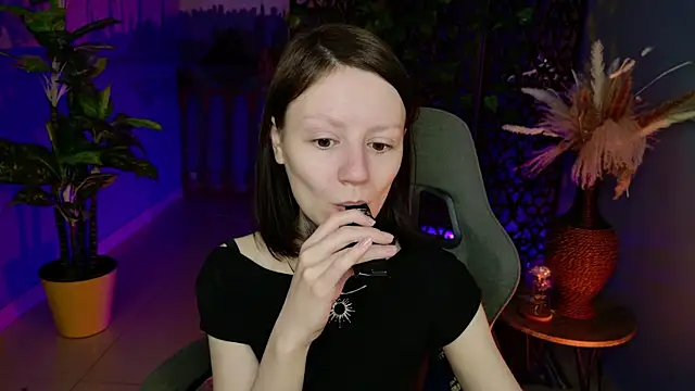 Snapshot of VeliraBraitberg chatting on June 7, 5:44 am VeliraBraitberg online show from June 7, 5:44 am