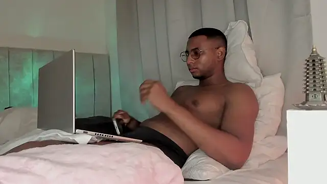 Snapshot of Arwens_bell08 chatting on February 27, 1:16 am Arwens bell08 online show from February 27, 1:16 am