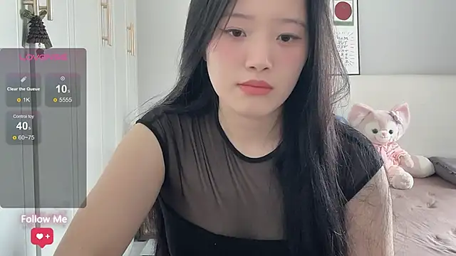 Snapshot of rose-u chatting on June 27, 1:43 am rose-u online show from June 27, 1:43 am